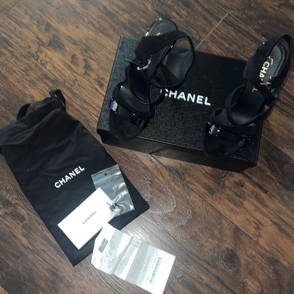 CHANEL Black Strappy Patent & Suede Sandals